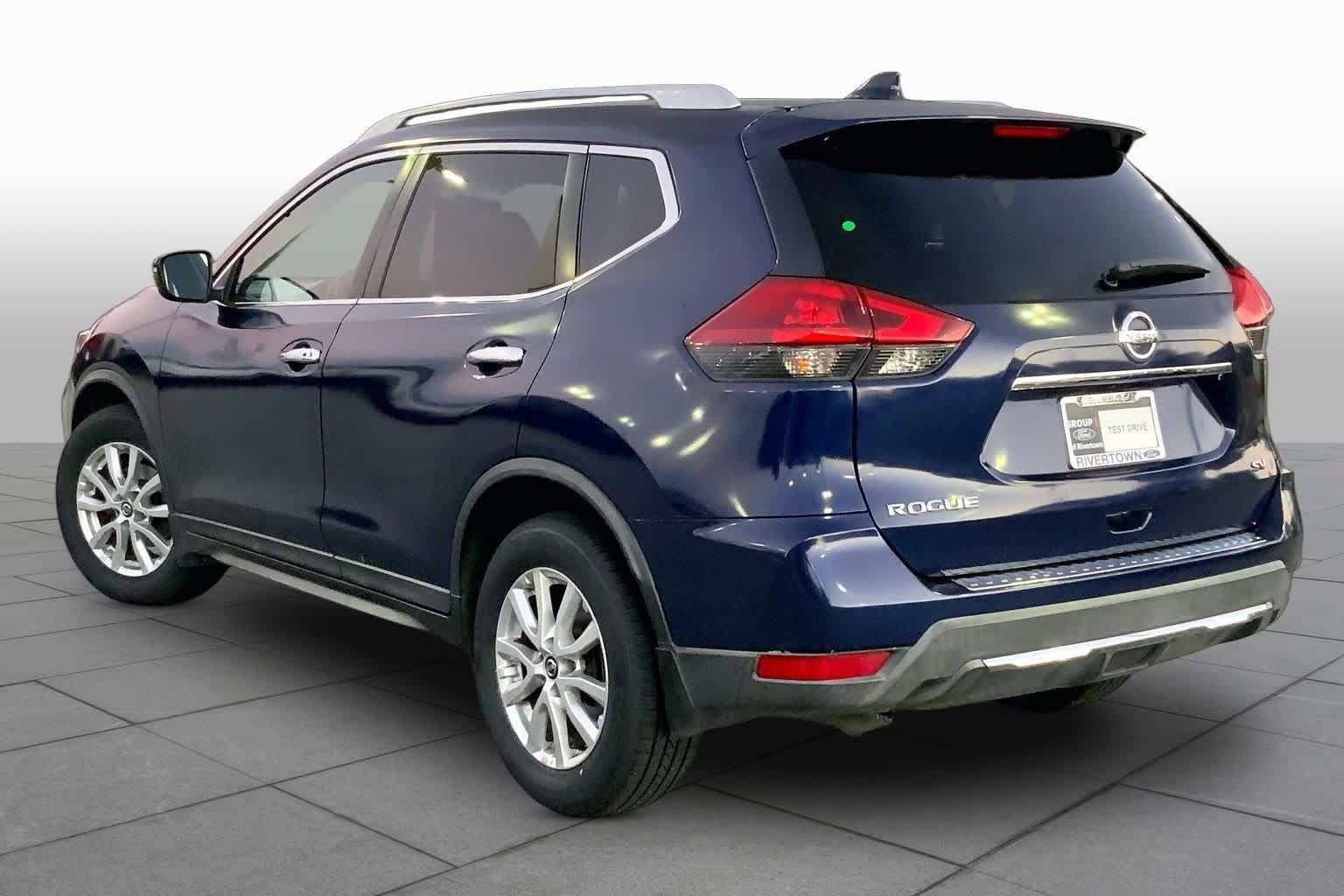 Used 2018 Nissan Rogue SV FWD image 11