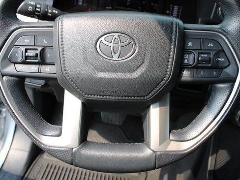 Used 2025 Toyota 4Runner SR5 AWD/4WD image 12
