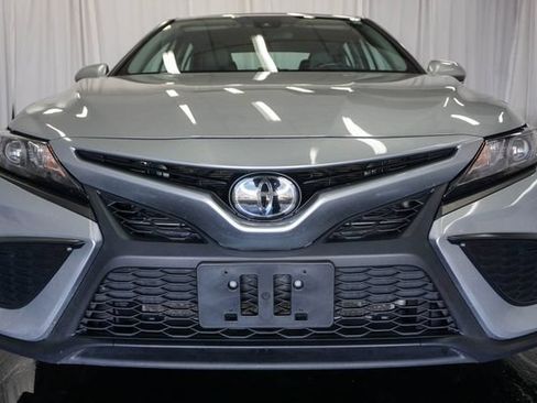 Used 2024 Toyota Camry SE FWD image 3