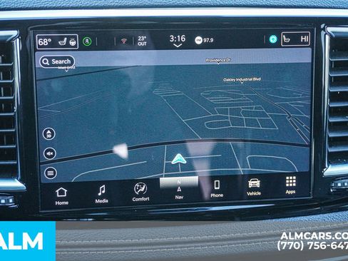 Used 2025 Chrysler Pacifica Limited image 19