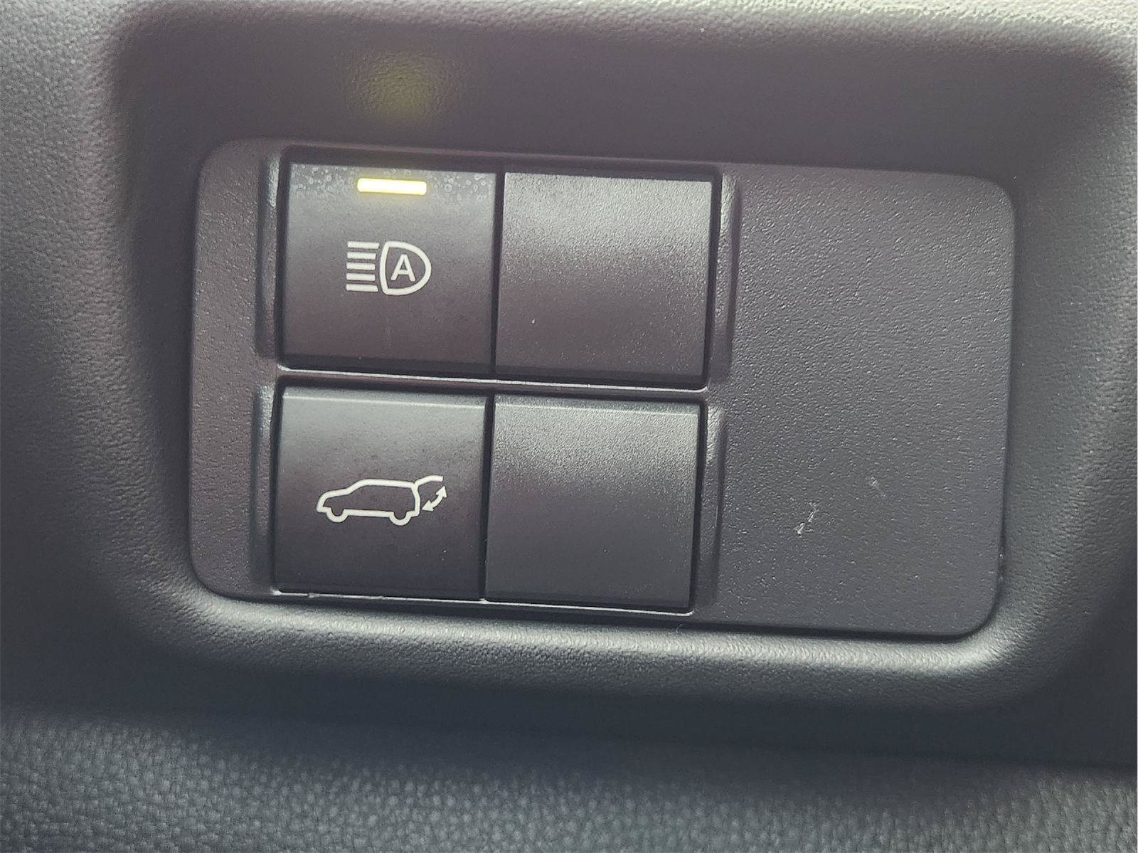 Used 2021 Toyota Highlander XSE FWD image 21