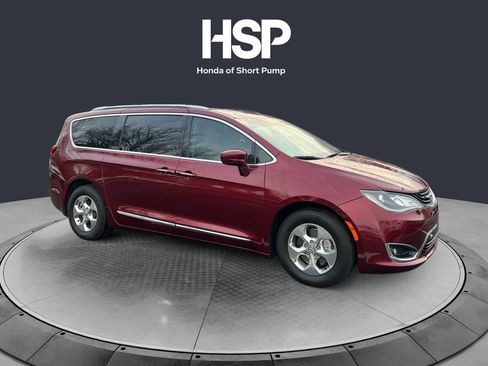 Used 2018 Chrysler Pacifica Touring-L image 7