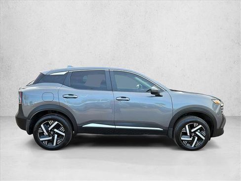 Used 2025 Nissan Kicks SV image 4