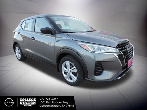 New 2025 Nissan Kicks Play S image 3