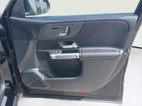 Used 2023 Mercedes-Benz GLB 250 4MATIC w/ Premium Package image 35