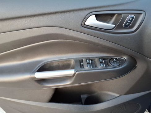 Used 2017 Ford Escape SE w/ Equipment Group 201A FWD image 9