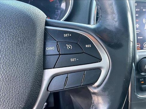 Used 2018 Jeep Grand Cherokee Altitude AWD/4WD image 21