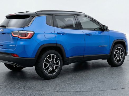 Used 2025 Jeep Compass Trailhawk AWD/4WD image 9