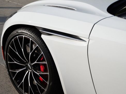 Used 2023 Aston Martin DB11 Volante image 9