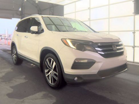 Used 2017 Honda Pilot Touring image 3