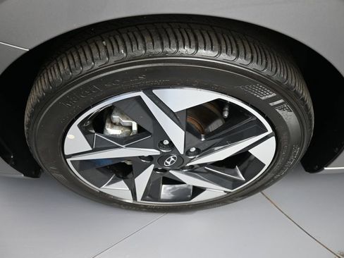Certified 2023 Hyundai Elantra Limited w/ Preferred Accessory Package FWD image 14