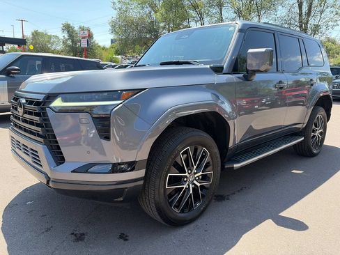 Used 2025 Lexus GX 550 w/ Accessory Package (2T) AWD/4WD image 3