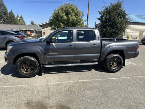 Used 2013 Toyota Tacoma PreRunner w/ TRD Sport Pkg RWD image 3