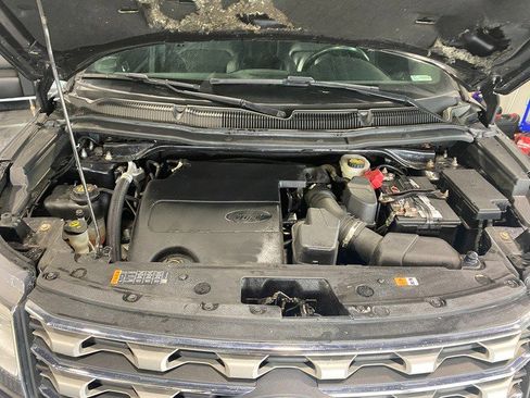 Used 2017 Ford Explorer XLT w/ Equipment Group 202A AWD/4WD image 25