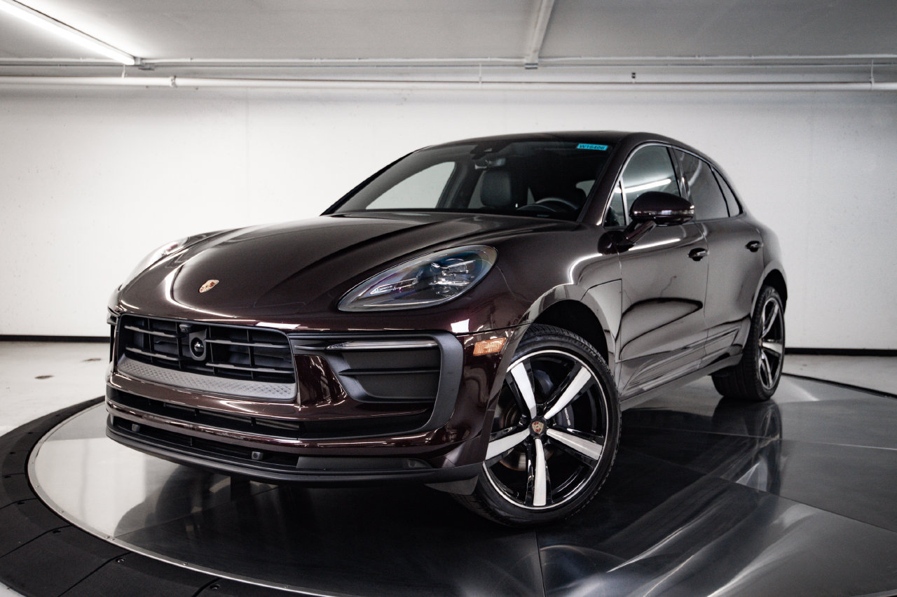 Certified 2026 Porsche Macan AWD/4WD image 1