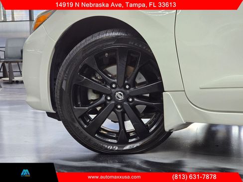 Used 2018 Nissan Altima 2.5 SR w/ SR Midnight Edition FWD image 5