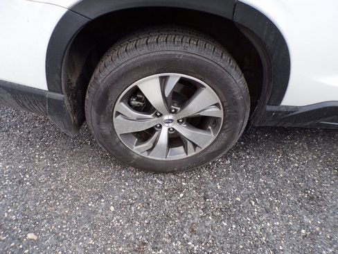 Used 2019 Subaru Ascent Premium image 6