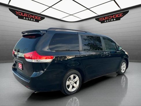Used 2014 Toyota Sienna LE image 5