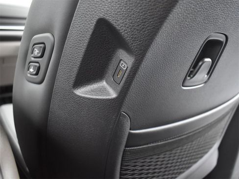 New 2026 Kia Carnival EX image 15