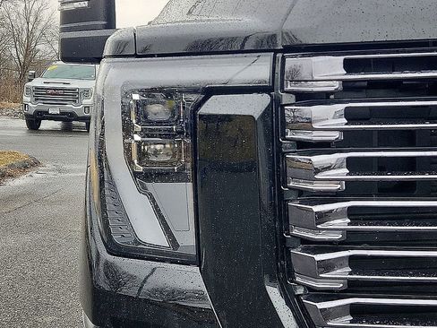 Certified 2025 GMC Sierra 2500 Denali Ultimate AWD/4WD image 9