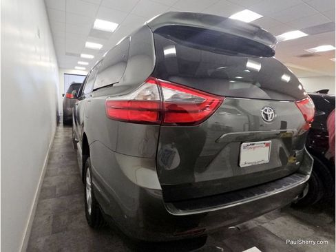 Used 2020 Toyota Sienna LE FWD image 4