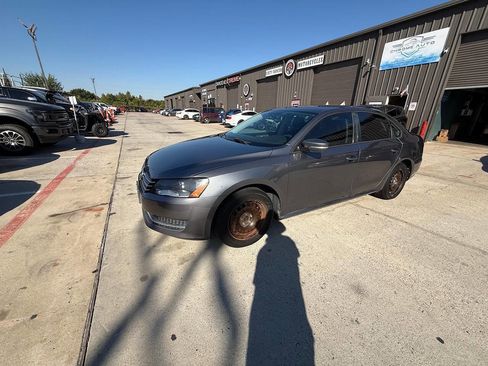 Used 2014 Volkswagen Passat 1.8T S image 29