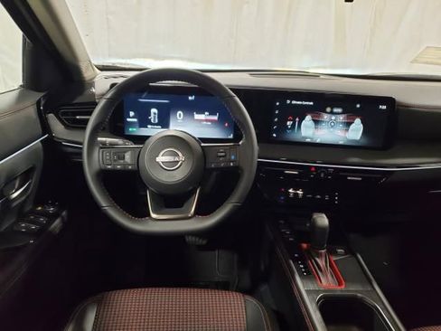 Used 2025 Nissan Kicks SR image 11