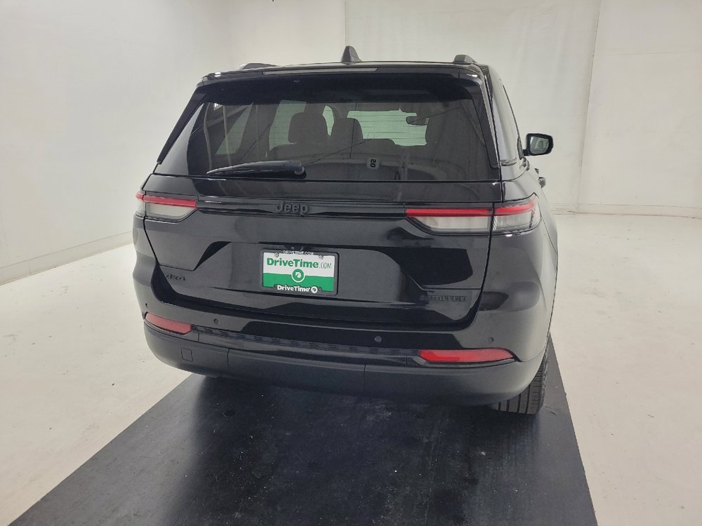 Used 2023 Jeep Grand Cherokee Limited w/ Black Appearance Package AWD/4WD image 7