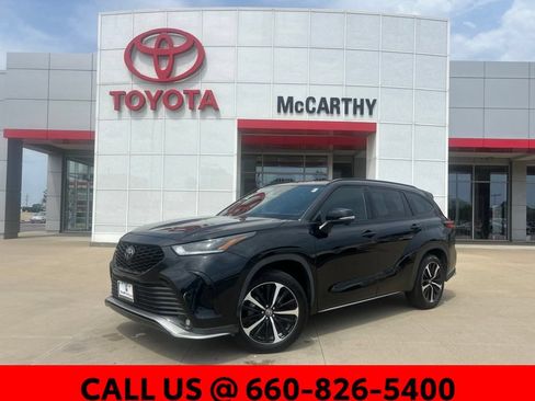 Used 2021 Toyota Highlander XSE FWD image 1