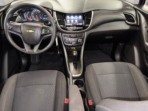 Used 2020 Chevrolet Trax LS FWD image 22
