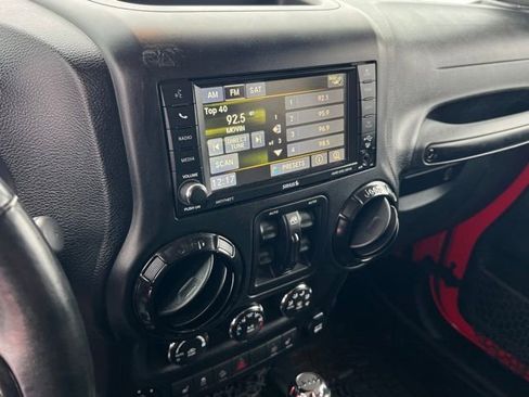 Used 2015 Jeep Wrangler Unlimited Sahara w/ Quick Order Package 24X AWD/4WD image 22