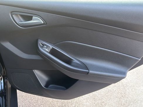 Used 2017 Ford Focus SE image 29