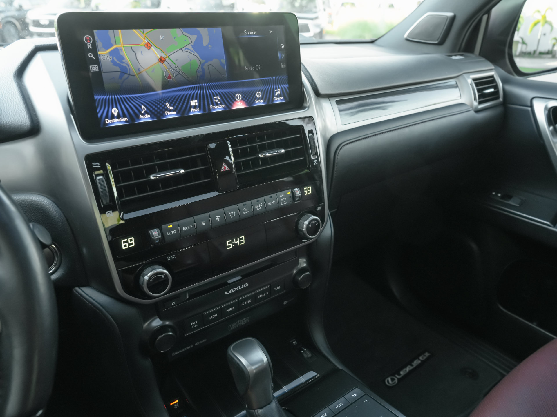 Used 2022 Lexus GX 460 Premium w/ Accessory Package AWD/4WD image 11