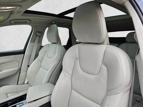 Used 2023 Volvo XC60 B5 Ultimate image 16