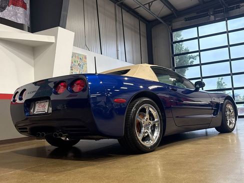 Used 2004 Chevrolet Corvette Convertible w/ Preferred Equipment Group RWD image 53