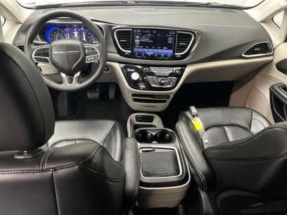 Used 2024 Chrysler Pacifica Touring-L