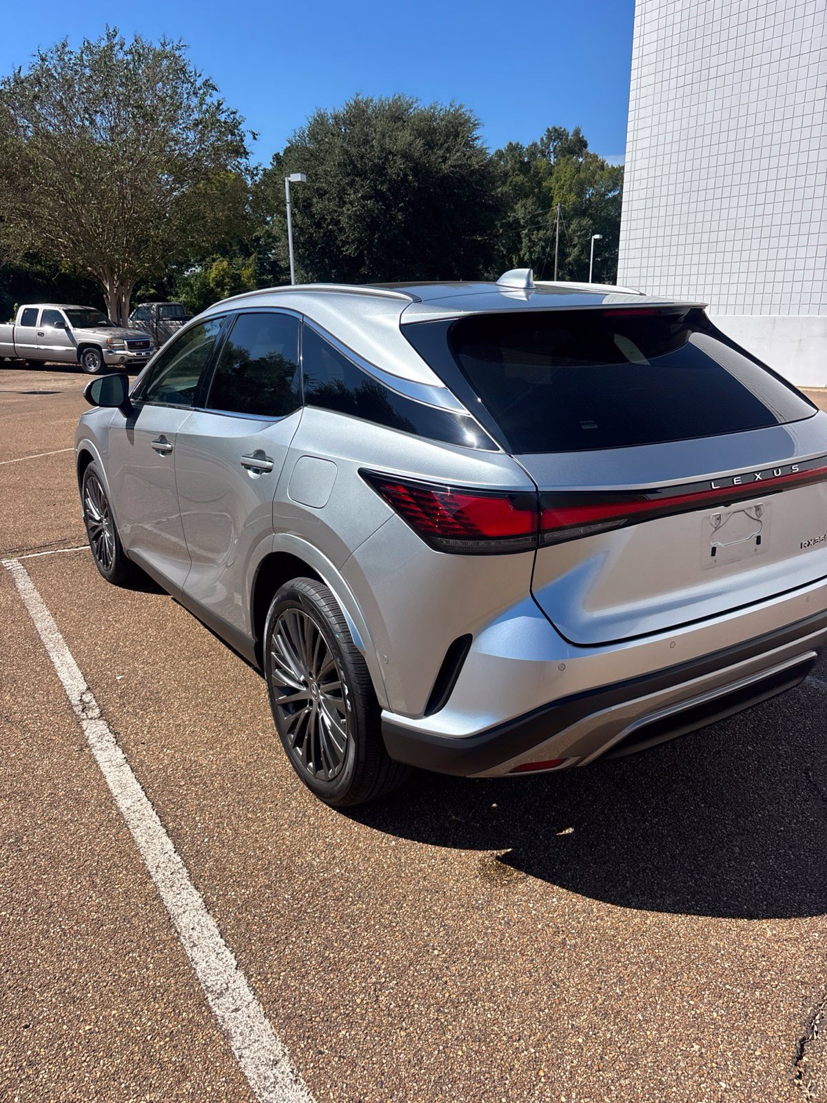 Used 2023 Lexus RX 350 FWD w/ Cold Area Package image 10