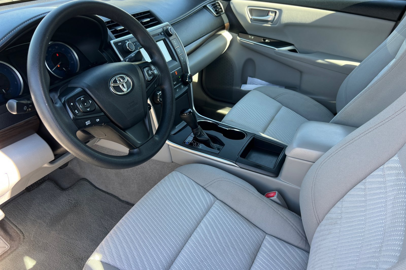 Used 2016 Toyota Camry LE FWD image 10
