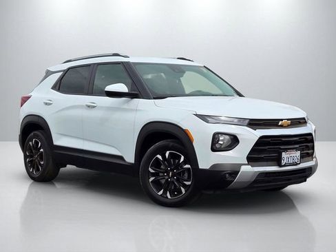 Used 2023 Chevrolet TrailBlazer LT FWD image 1