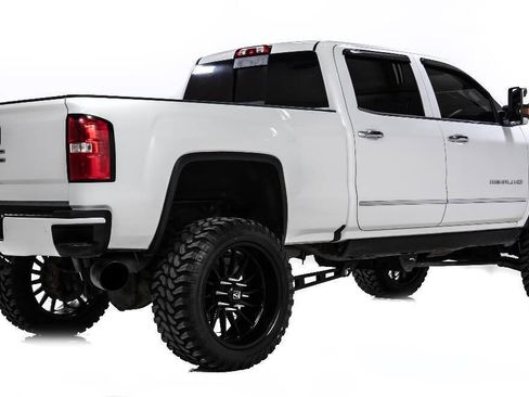 Used 2016 GMC Sierra 2500 Denali w/ Duramax Plus Package image 3