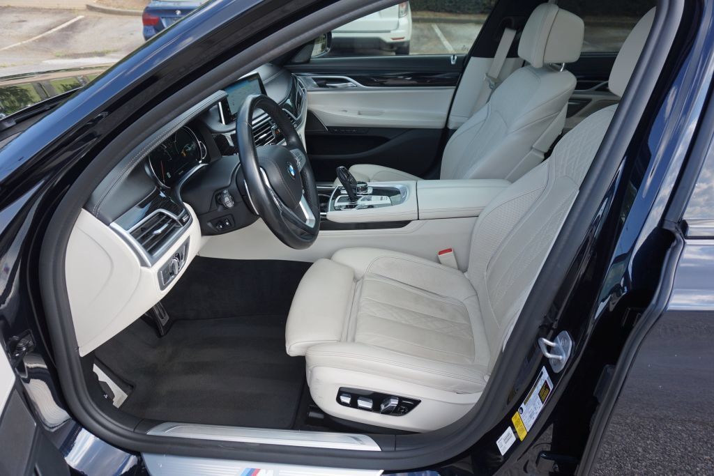 Used 2019 BMW 750i w/ Executive Package RWD image 17