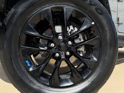 Used 2023 Jeep Wrangler Unlimited Sahara AWD/4WD image 9