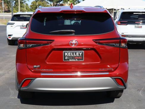 Used 2022 Toyota Highlander Platinum image 7