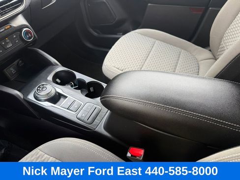 Used 2022 Ford Escape SE image 17