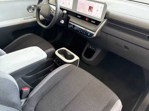 Used 2024 Hyundai Ioniq 5 SEL RWD image 16