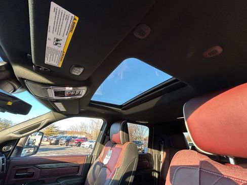 Used 2025 RAM 3500 Limited image 7