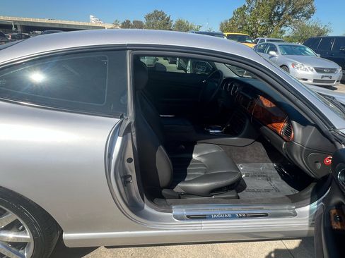 Used 2006 Jaguar XK8 Coupe image 27