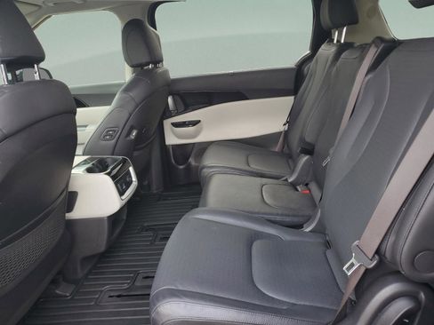 Used 2024 Kia Carnival SX Prestige image 10