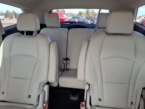 Certified 2023 Buick Enclave Essence image 16