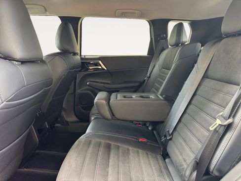 Used 2025 Mitsubishi Outlander SE AWD/4WD image 13